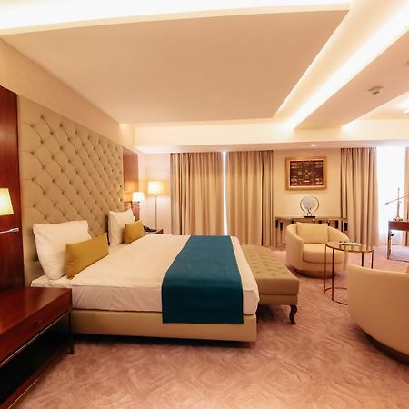Bravia Hotel Найамей Екстериор снимка