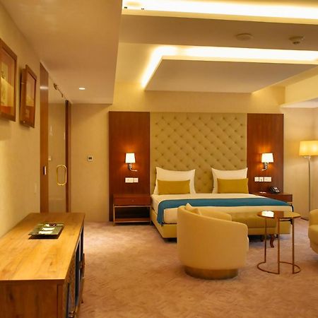 Bravia Hotel Найамей Екстериор снимка
