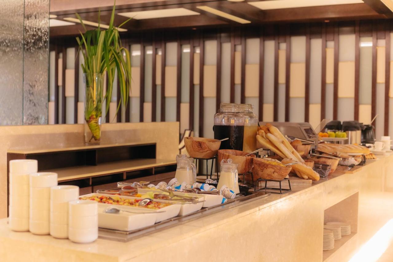 Bravia Hotel Найамей Екстериор снимка