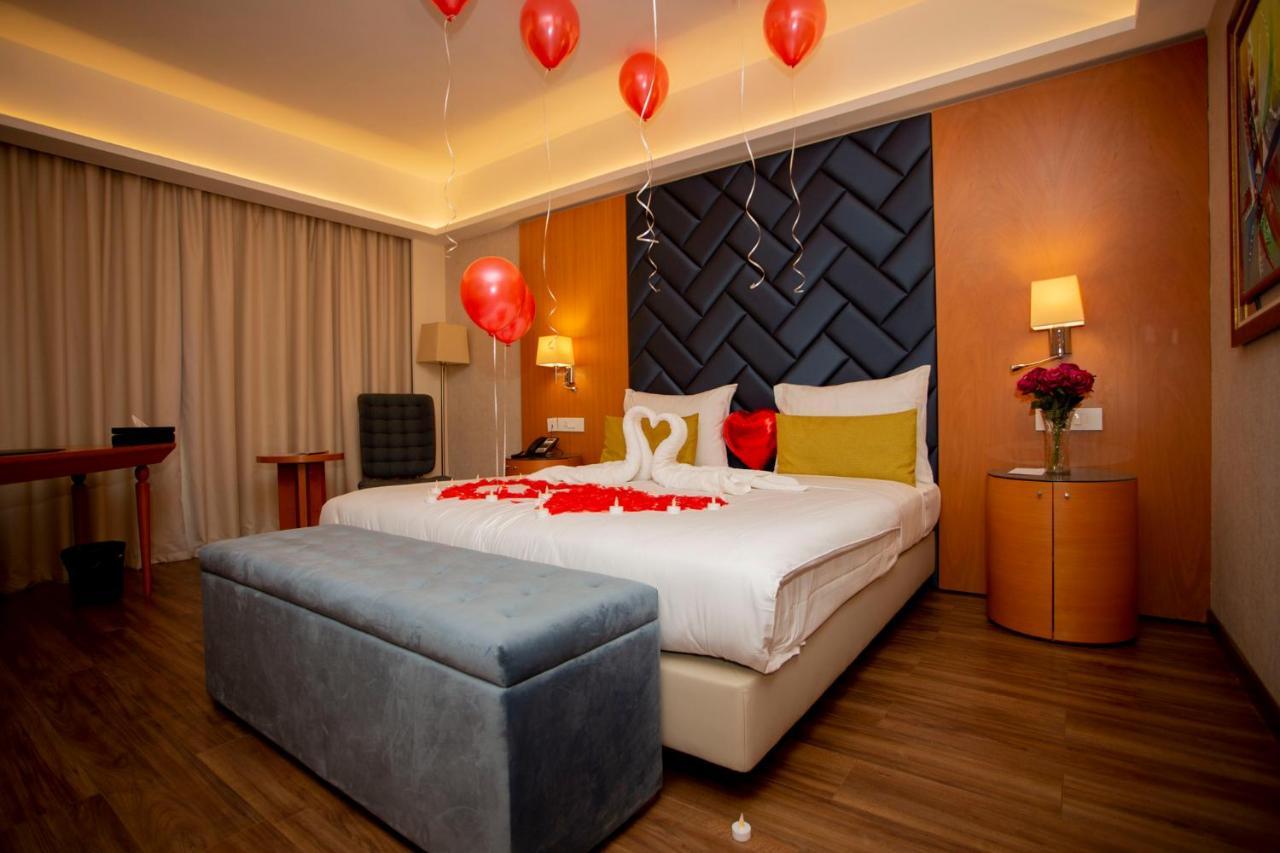 Bravia Hotel Найамей Екстериор снимка