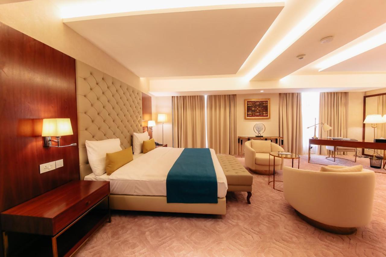 Bravia Hotel Найамей Екстериор снимка