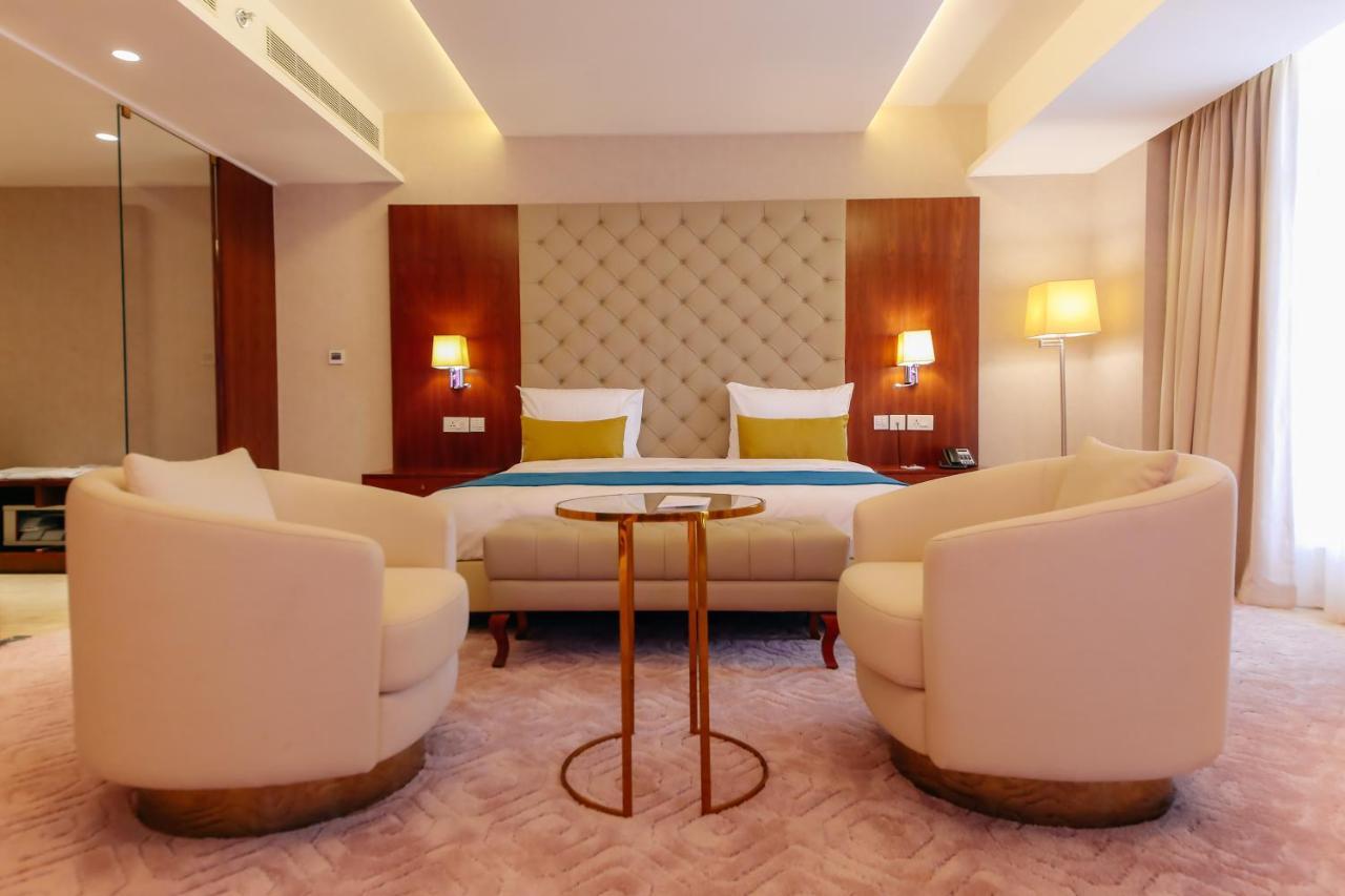 Bravia Hotel Найамей Екстериор снимка