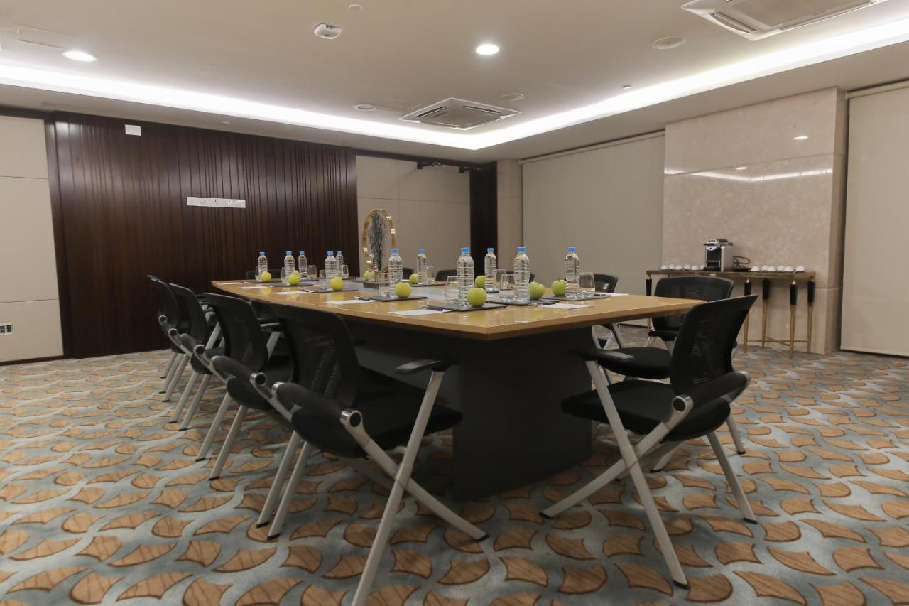 Bravia Hotel Найамей Екстериор снимка